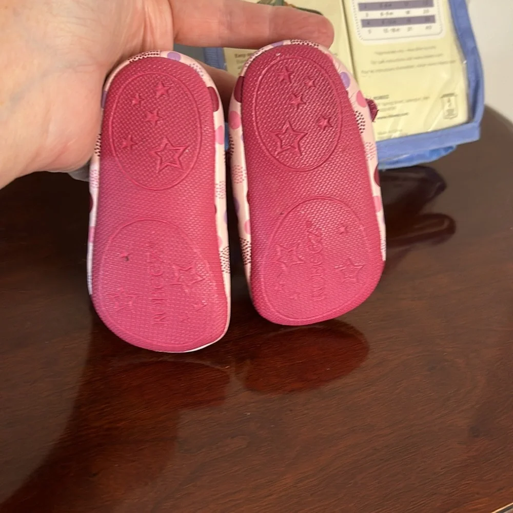 Robeez fireworks, MJ, pastel pink girls, mini shoes, size 2